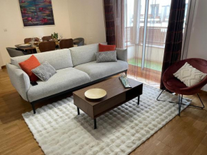 Superbe appartement, à 5 min du métro ligne 7 et 14 avec parking et balcon